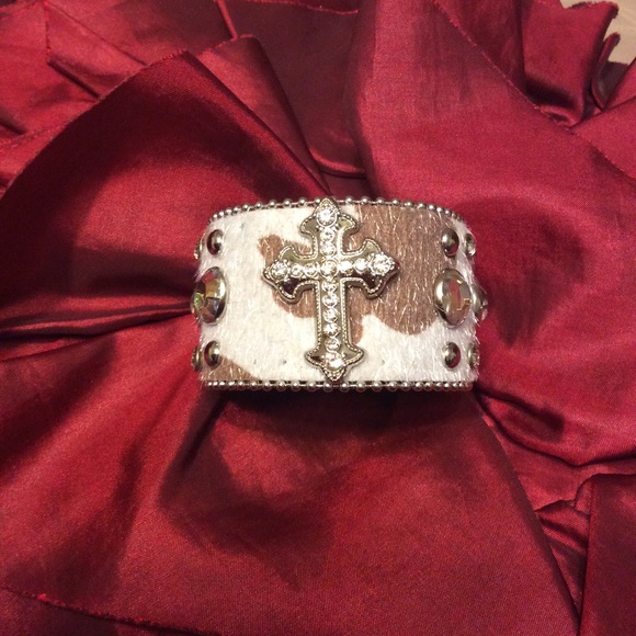 Jewelry - Cross bracelet